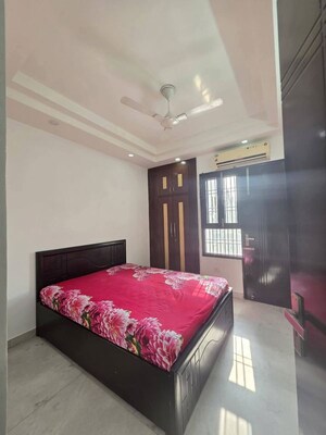 Bedroom in 3 BHK Builder Floor at Sector 23 – for Rent