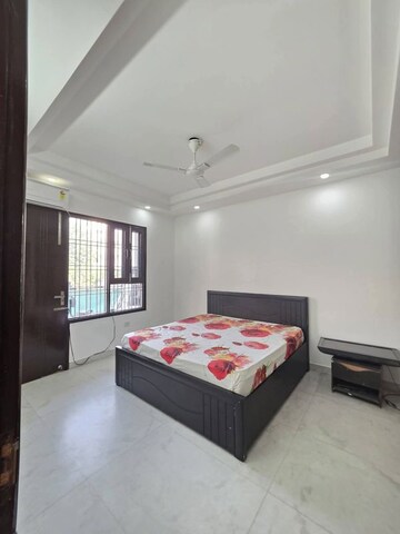 Bedroom in 3 BHK Builder Floor at Sector 23 – for Rent