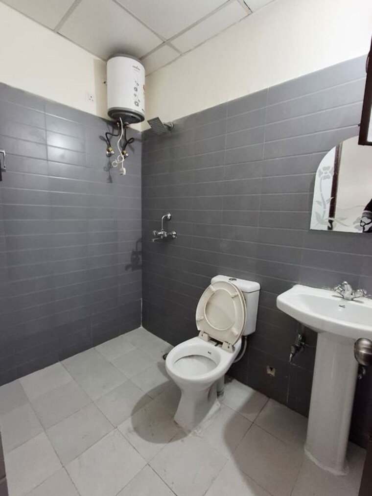 Bathroom, sector 20 3 Bedroom 1800 Sq.Ft. Apartment In Sector 20 Panchkula 10009473