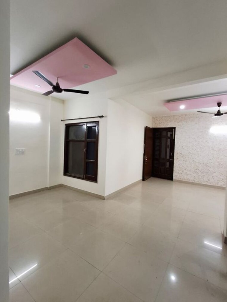 Room, sector 20 3 Bedroom 1800 Sq.Ft. Apartment In Sector 20 Panchkula 10009473