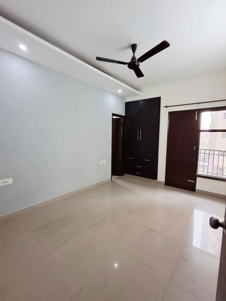 Room, sector 20 3 Bedroom 1800 Sq.Ft. Apartment In Sector 20 Panchkula 10009473