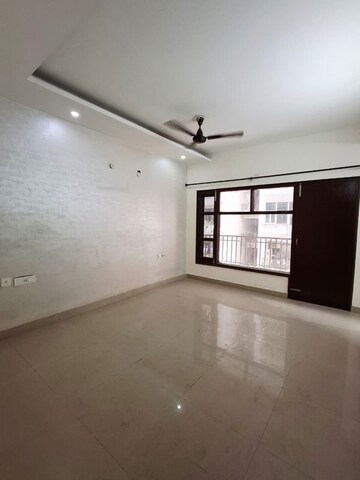 Room in 3 BHK Apartment at Sector 20 – for Rent