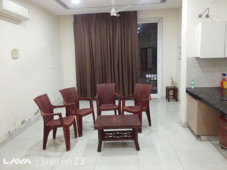 Living Room, ghazipur 2 Bedroom 100 Sq.Yd. Builder Floor In Ghazipur Zirakpur 10009475