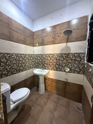 Master Bedroom in 3 BHK Builder Floor at Ghazipur – for Sale