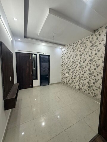 Room in 3 BHK Builder Floor at Ghazipur – for Sale