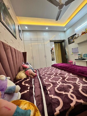 Bedroom in 3 BHK Builder Floor at Ghazipur – for Rent