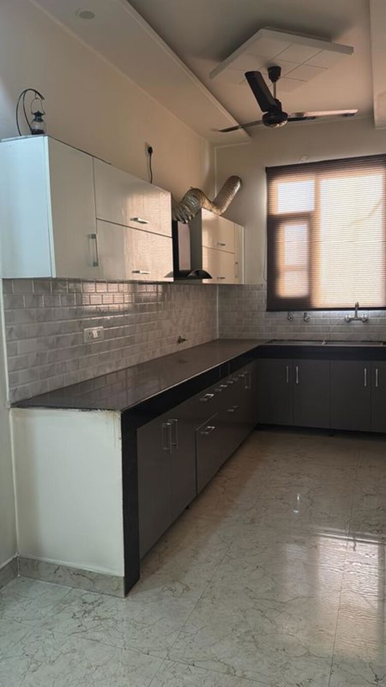 Kitchen, ghazipur 3 Bedroom 125 Sq.Yd. Builder Floor In Ghazipur Zirakpur 10009485