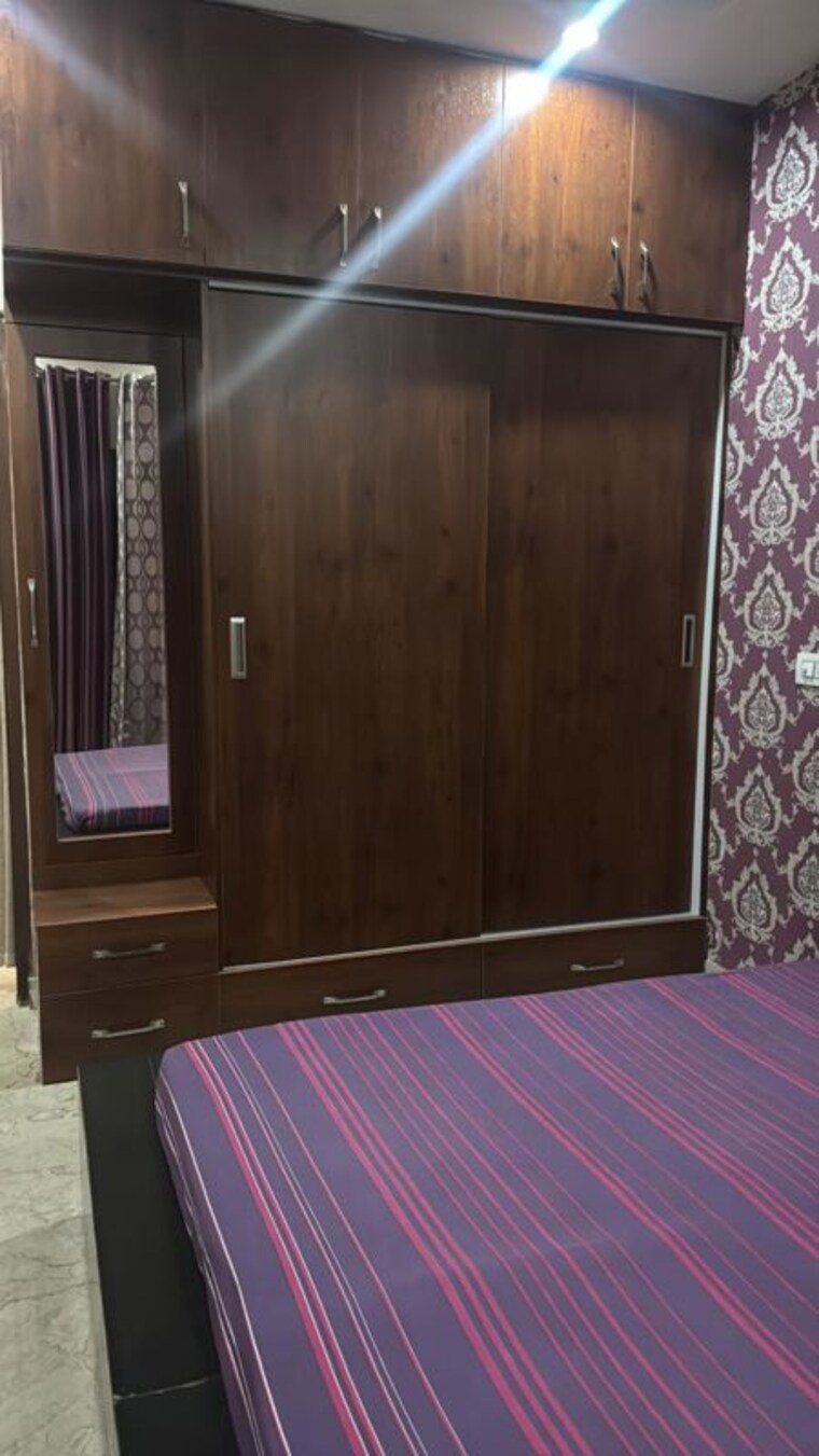 Room, ghazipur 3 Bedroom 125 Sq.Yd. Builder Floor In Ghazipur Zirakpur 10009485