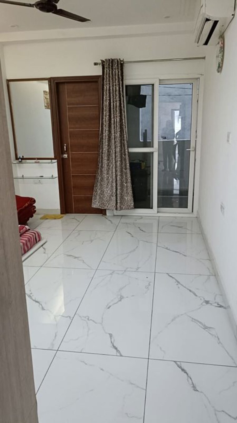 Room, dhakoli 3 Bedroom 148 Sq.Yd. Builder Floor In Dhakoli Zirakpur 10009490