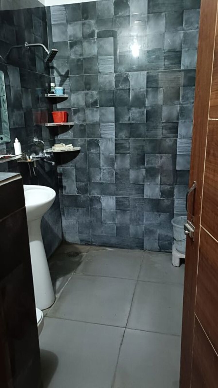 Bathroom, dhakoli 3 Bedroom 148 Sq.Yd. Builder Floor In Dhakoli Zirakpur 10009490