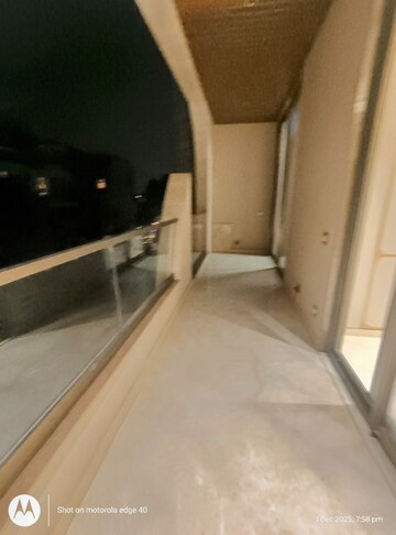 Building Lobby in 5 BHK Builder Floor at Panchsheel Enclave – for Sale