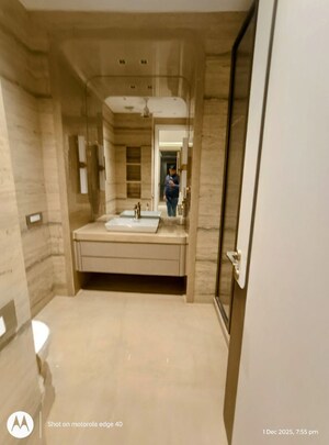 Building Lobby in 5 BHK Builder Floor at Panchsheel Enclave – for Sale