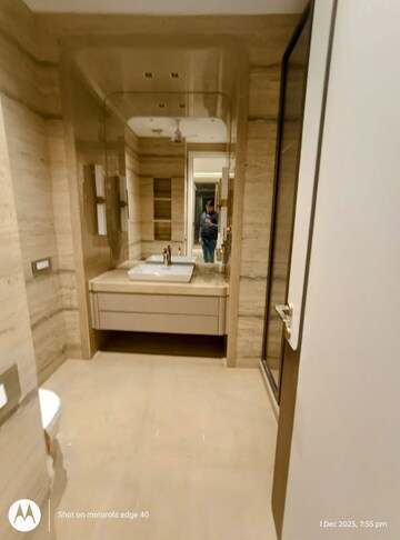 Building Lobby in 5 BHK Builder Floor at Panchsheel Enclave – for Sale