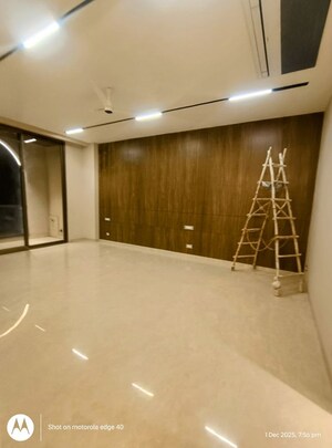 Room in 5 BHK Builder Floor at Panchsheel Enclave – for Sale