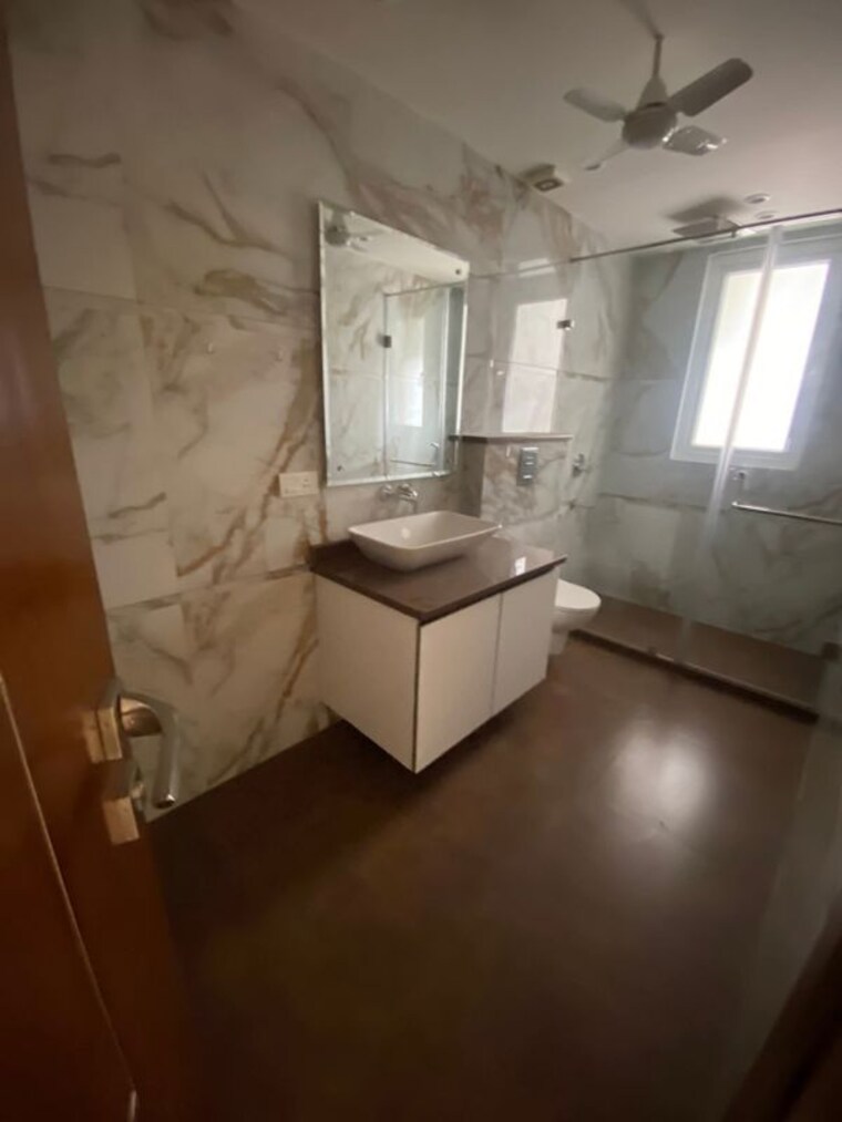 Bathroom, panchsheel enclave 4 Bedroom 270 Sq.Yd. Builder Floor In Panchsheel Enclave Delhi 10009500