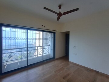 Room in 2 BHK Apartment at Tulsi Aura Mumbai, Ghansoli – for Rent