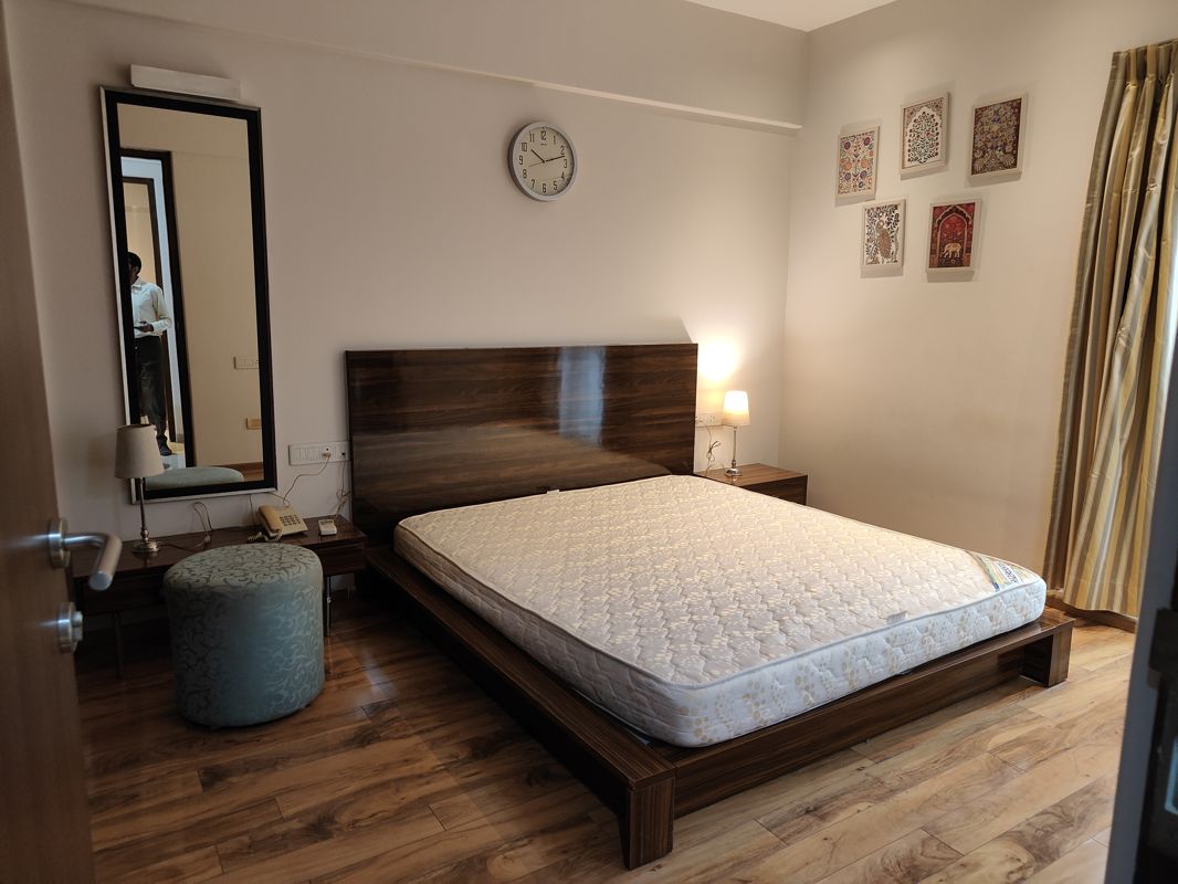 3.5 BHK + Servant Room Apartment For Rent in Sky View Apartment
