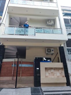2 BHK + Pooja Room,Servant Room,Study Room Builder Floor For Rent in DLF Vibhuti Khand