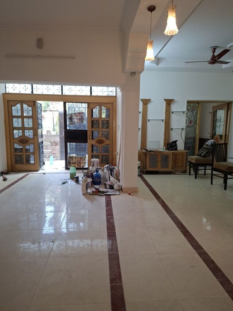 Gym, gulmohar park 3 Bedroom 200 Sq.Yd. Builder Floor In Gulmohar Park Delhi 10009532