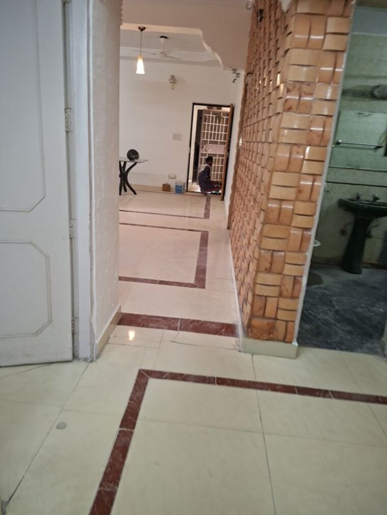 Bathroom, gulmohar park 3 Bedroom 200 Sq.Yd. Builder Floor In Gulmohar Park Delhi 10009532