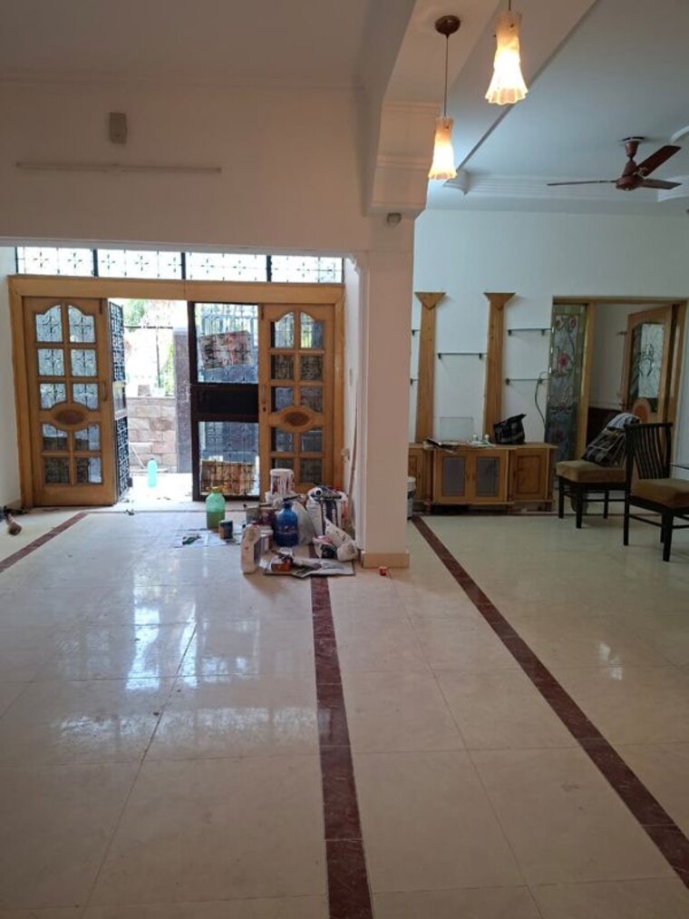 Gym, gulmohar park 3 Bedroom 200 Sq.Yd. Builder Floor In Gulmohar Park Delhi 10009532