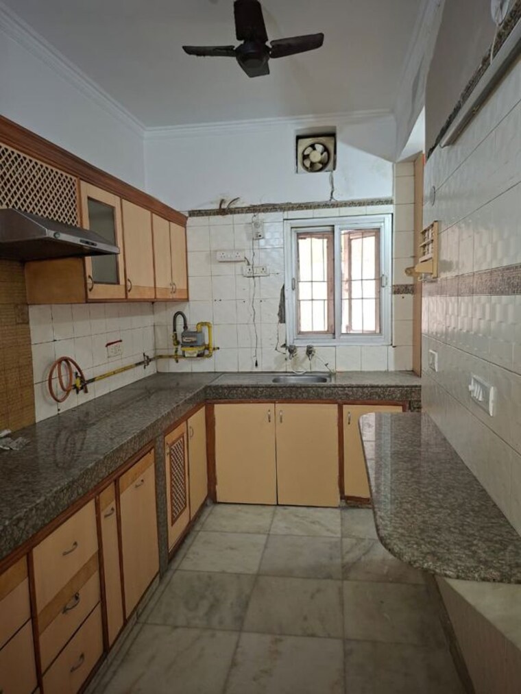 Kitchen, gulmohar park 3 Bedroom 200 Sq.Yd. Builder Floor In Gulmohar Park Delhi 10009532