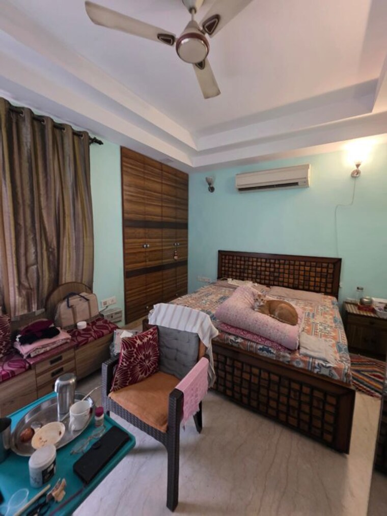 Living Room, chittaranjan park 3 Bedroom 233 Sq.Yd. Builder Floor In Chittaranjan Park Delhi 10009537