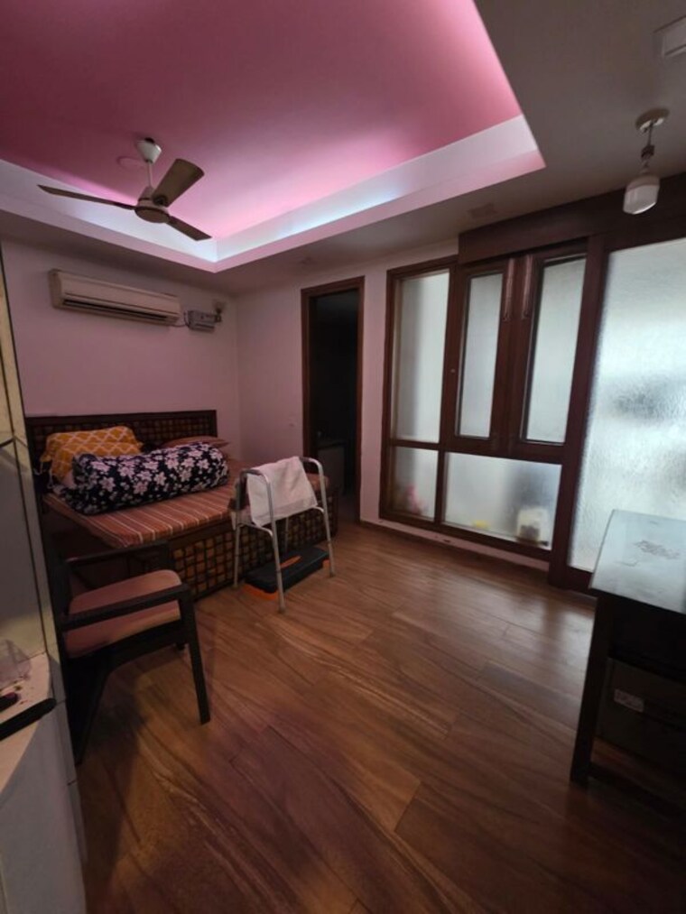 Bedroom, chittaranjan park 3 Bedroom 233 Sq.Yd. Builder Floor In Chittaranjan Park Delhi 10009537