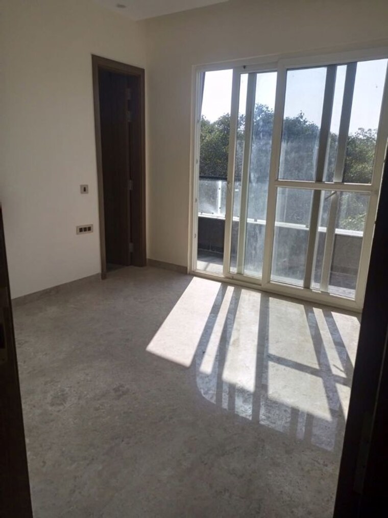 Room, kalkaji 3 Bedroom 200 Sq.Yd. Builder Floor In Kalkaji Delhi 10009542