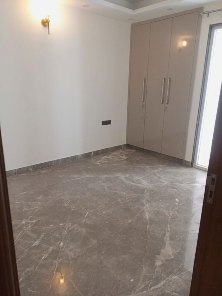 Room, kalkaji 3 Bedroom 200 Sq.Yd. Builder Floor In Kalkaji Delhi 10009542