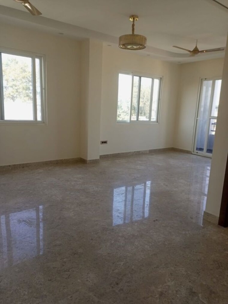 Room, kalkaji 3 Bedroom 200 Sq.Yd. Builder Floor In Kalkaji Delhi 10009542