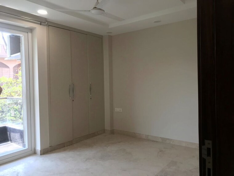 Room, kailash hills 4 Bedroom 250 Sq.Yd. Builder Floor In Kailash Hills Delhi 10009554