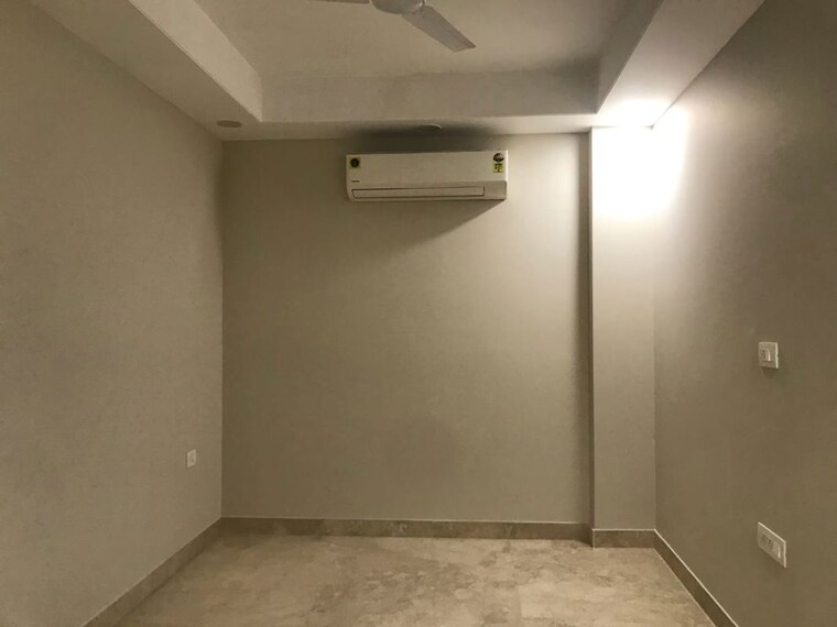 Room, kailash hills 4 Bedroom 250 Sq.Yd. Builder Floor In Kailash Hills Delhi 10009554
