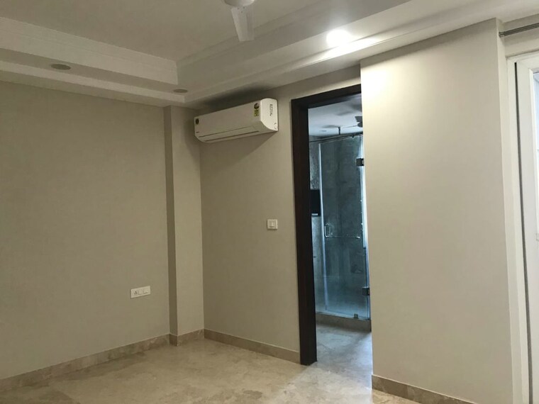 Room, kailash hills 4 Bedroom 250 Sq.Yd. Builder Floor In Kailash Hills Delhi 10009554