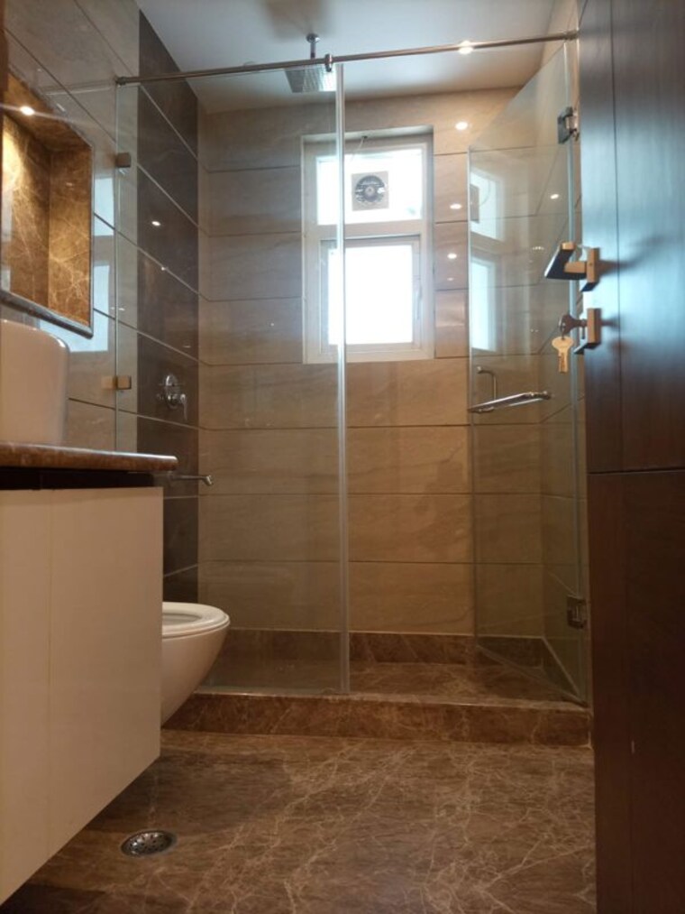 Bathroom, kailash hills 3 Bedroom 127 Sq.Yd. Builder Floor In Kailash Hills Delhi 10009565