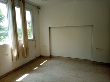 Room in 3 BHK Builder Floor at Kailash Hills – for Rent