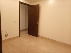 Room in 3 BHK Builder Floor at Kailash Hills – for Rent