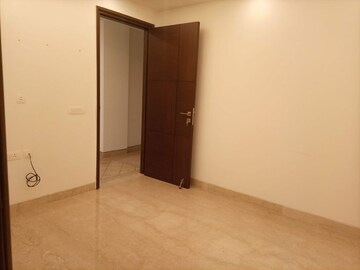 Room in 3 BHK Builder Floor at Kailash Hills – for Rent