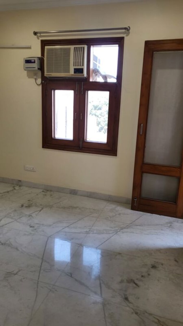 Room, chittaranjan park 3 Bedroom 160 Sq.Yd. Builder Floor In Chittaranjan Park Delhi 10009568