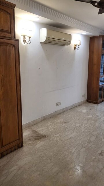 Room in 3 BHK Builder Floor at Chittaranjan Park – for Rent