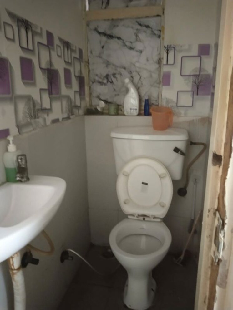 Bathroom, signature-global-solera-2 1.5 Bedroom 420 Sq.Ft. Apartment In Sector 107 Gurgaon 10009575