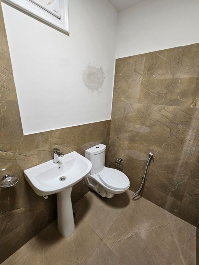 Attached Bathroom, jaypee-imperial-court 3 Bedroom 2620 Sq.Ft. Apartment In Sector 128 Noida 10009585