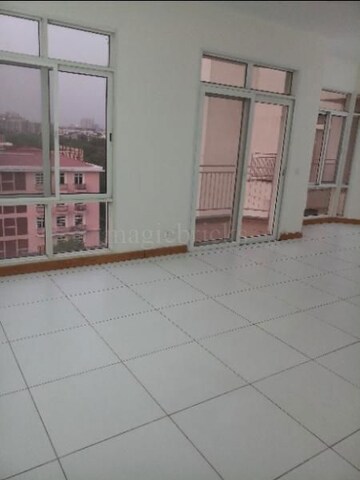 Room in 3 BHK Apartment at Jaypee Kalypso Court, Sector 128 – for Sale