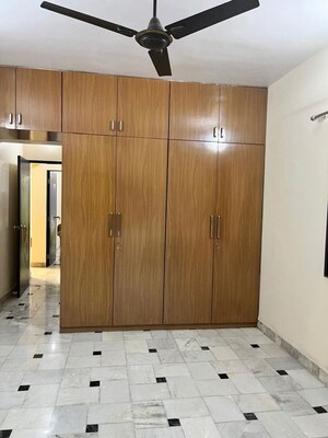 Room in 2 BHK Builder Floor at Vasai West – for Rent