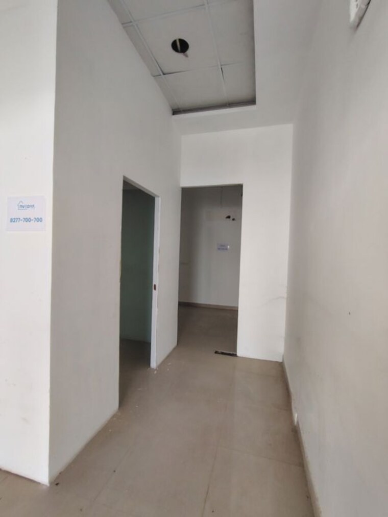 Room, omaxe-world-street Commercial Office Space 495 Sq.Ft. In Sector 79 Faridabad 10003342