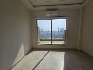 Room in 3 BHK Apartment at Indiabulls Sky Forest, Lower Parel – for Rent