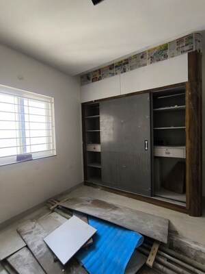 Room in 2.5 BHK Apartment at My Home Sayuk, Tellapur – for Rent