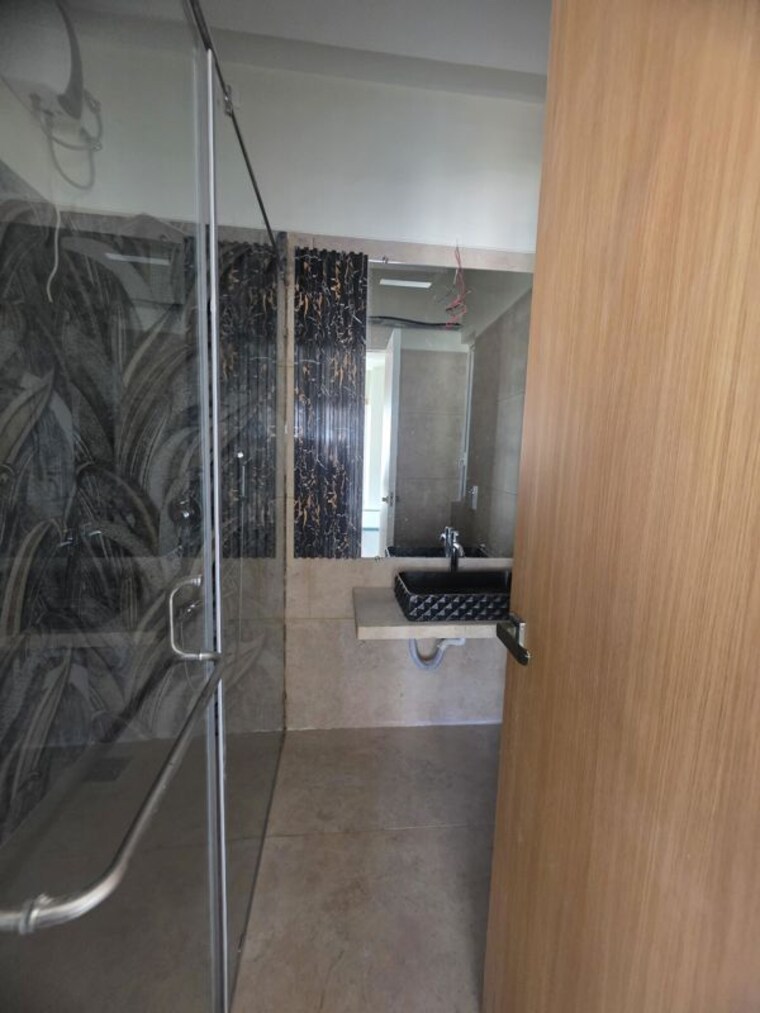 Bathroom, indiabulls-sky-forest 3 Bedroom 2500 Sq.Ft. Apartment In Lower Parel Mumbai 10009710