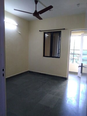 Room in 3 BHK Apartment at Bhusari Colony – for Rent