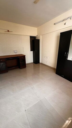 Room in 2 BHK Apartment at Dhanori – for Rent